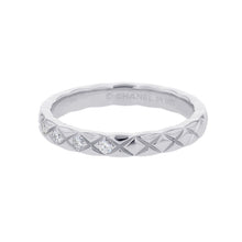 Load image into Gallery viewer, CHANEL Coco Crush Collection Wedding Rings Size Small 50/#10J11355 Pt950