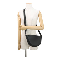 将图像加载到图库查看器中,FENDI melon Black7VA635 Leather Size Small