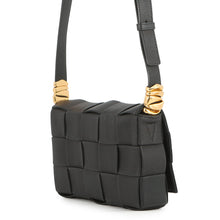 将图像加载到图库查看器中,Bottega Veneta Maxi INTRECCIATO Cassette Shoulder Bag Black666870V17H18425 Leather