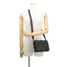 将图像加载到图库查看器中,Bottega Veneta Maxi INTRECCIATO Cassette Shoulder Bag Black666870V17H18425 Leather