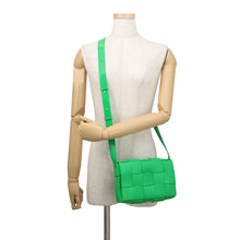 Load image into Gallery viewer, Bottega Veneta Maxi INTRECCIATO Cassette Shoulder Parakeet Leather