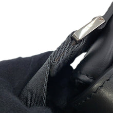 将图像加载到图库查看器中,Ferragamo Messenger bag Black24A311 Leather