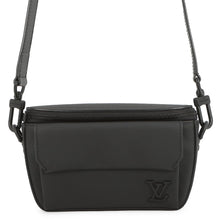 将图像加载到图库查看器中,LOUIS VUITTON LV Aerogram Pilot Wearable Wallet NoirM83563 Leather LV Aerogram