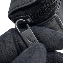 将图像加载到图库查看器中,LOUIS VUITTON LV Aerogram Pilot Wearable Wallet NoirM83563 Leather LV Aerogram