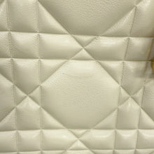 Load image into Gallery viewer, Dior Lady 95.22 lattéM0699OVJX_M030 Calf Leather Size Medium
