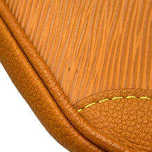 将图像加载到图库查看器中,LOUIS VUITTON Busy NM GoldMielM59459 Epi Leather