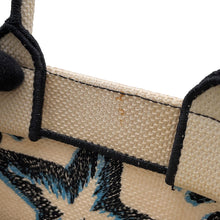 将图像加载到图库查看器中,Dior vertical book tote White/Blue/Black Canvas