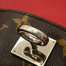 将图像加载到图库查看器中,LOUIS VUITTON Atlantis Red Leather Monogram Size PM