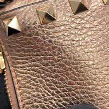 将图像加载到图库查看器中,Valentino Garavani Rock Studded Handbag Baby Pink8W2B0J47FQE.GF9 Laminated Grained Calf Leather Size Small