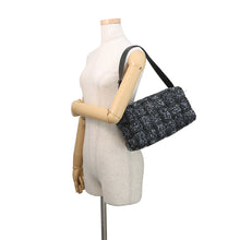 将图像加载到图库查看器中,Bottega Veneta Maxi INTRECCIATO Brique Cassette Handbag IndigoBlack/White Tweed Leather