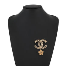 Load image into Gallery viewer, CHANEL CC Logo Clover Brooch Metal