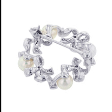 Load image into Gallery viewer, MIKIMOTO Ribbon Wreath BroochPB-20151LU 18K White Gold
