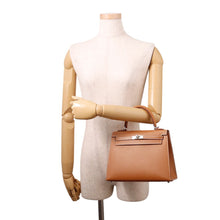 Load image into Gallery viewer, HERMES Kelly Sellier Gold Veau Madame Size 25