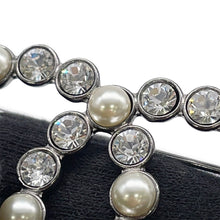 将图像加载到图库查看器中,CHANEL CC Logo Brooch Faux Pearl Light Stone Metal