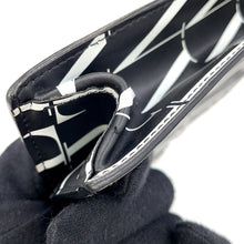 将图像加载到图库查看器中,Valentino Garavani VLTN Logo Times Clutch Bag Black/WhiteWY2P0P09GTC_0NI Leather