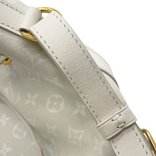 将图像加载到图库查看器中,LOUIS VUITTON Petit Noe WhiteM11297 Leather Monogram