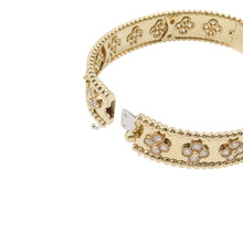 Load image into Gallery viewer, Van Cleef & Arpels Perle Clover Bracelet Extra Small Model Size XSVCARO56200 18K Yellow Gold