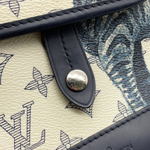 Load image into Gallery viewer, LOUIS VUITTON Messenger White/NavyM54247 Monogram / Savannah Size BB
