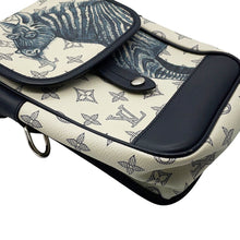 Load image into Gallery viewer, LOUIS VUITTON Messenger White/NavyM54247 Monogram / Savannah Size BB