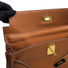 Load image into Gallery viewer, HERMES Kelly Retourne Gold Courchevel Size 32