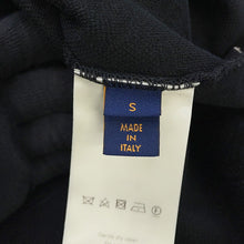 将图像加载到图库查看器中,LOUIS VUITTON Signature 3D Pocket Monogram T-Shirt Size S Black Cotton100%