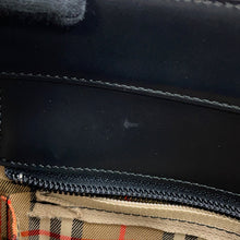将图像加载到图库查看器中,BURBERRY Nova Check Shoulder Bag Black Leather Canvas