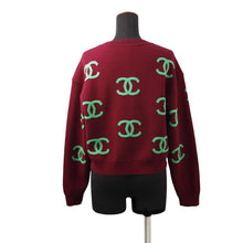 Load image into Gallery viewer, CHANEL CC Logo Knit Sweater Size 38 Bordeaux/GreenP70525 Cashmere 97%, Elastin 3%