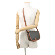 Load image into Gallery viewer, CELINE Triomphe Folco Shoulder Tan191502BZJ.04LU PVC Leather Size Medium