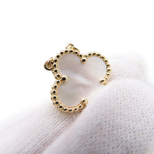 将图像加载到图库查看器中,Van Cleef & Arpels Vintage Alhambra PendantVCARA45900 18K Yellow Gold