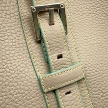 将图像加载到图库查看器中,LOEWE Senda Travel Bag Beige Leather