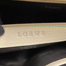 将图像加载到图库查看器中,LOEWE Senda Travel Bag Beige Leather