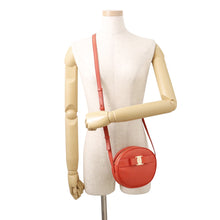 将图像加载到图库查看器中,Ferragamo Vara Ribbon Shoulder Bag Red Leather