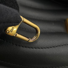 将图像加载到图库查看器中,LOUIS VUITTON Hold Me NoirM21720 Calf Leather