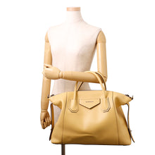 将图像加载到图库查看器中,Givenchy Antigona Soft YellowBB50F2B0WD-741 Calf Leather Size Medium