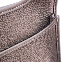 将图像加载到图库查看器中,HERMES Evelyne3 Etoupe Taurillon Clemence Size PM