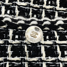 将图像加载到图库查看器中,CHANEL COCO Button Tweed Jacket Size 38 White/BlackP78909-V70693-NAAWH Cotton Polyester Viscose Fabric