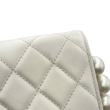 将图像加载到图库查看器中,CHANEL Matelasse Pearl Wallet WhiteAP1841 Lambskin