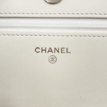 将图像加载到图库查看器中,CHANEL Matelasse Pearl Wallet WhiteAP1841 Lambskin