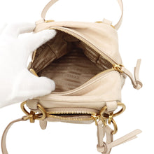将图像加载到图库查看器中,PRADA Softlux Handbag Beige Leather