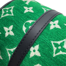 Load image into Gallery viewer, LOUIS VUITTON Papillon GreenM46206 Monogram・Jacquard Velvet Size 26