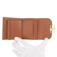 Load image into Gallery viewer, CELINE Triomphe Compact Wallet Natural/Tan10D782DB2.02NT Calf Leather/Canvas