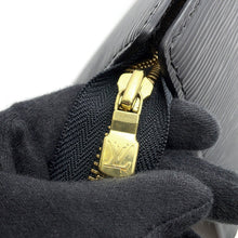 Load image into Gallery viewer, LOUIS VUITTON Sac・Triangle NoirM52092 Epi Leather