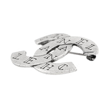 将图像加载到图库查看器中,CHANEL CC Logo Brooch Silver Metal