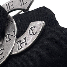 将图像加载到图库查看器中,CHANEL CC Logo Brooch Silver Metal