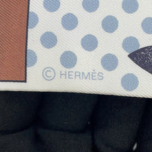 Load image into Gallery viewer, HERMES Twilly Cavalier en forme Blanc/Gris/Brown Silk100%
