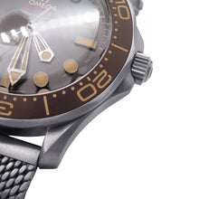 Load image into Gallery viewer, OMEGA Seamaster Diver 300m Master Chronometer 007 Edition W42mm TI Brown Dial210.90.42.20.01.001