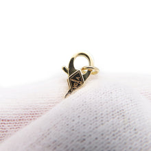 Load image into Gallery viewer, Van Cleef & Arpels Vintage Alhambra PendantVCARA45900 18K Yellow Gold