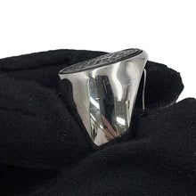 Load image into Gallery viewer, LOUIS VUITTON Traveler Stamps Signet Ring Size M Noir/SilverMP1802 Metal