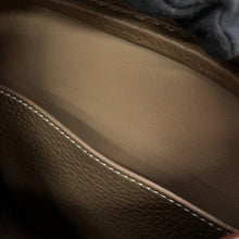Load image into Gallery viewer, HERMES Lindy Etoupe Taurillon Clemence Size 30