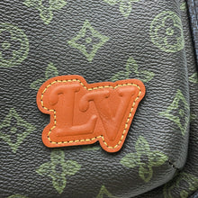 将图像加载到图库查看器中,LOUIS VUITTON Avenue Sling Bag LV Fall Collection Dark GreenM46344 Monogram records